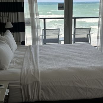 Hutchinson Shores Resort Spa — Guest room