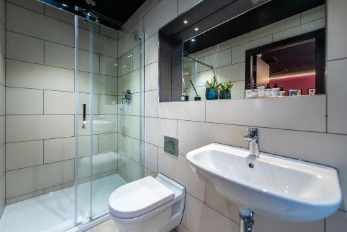 Hux Hotel — Bathroom
