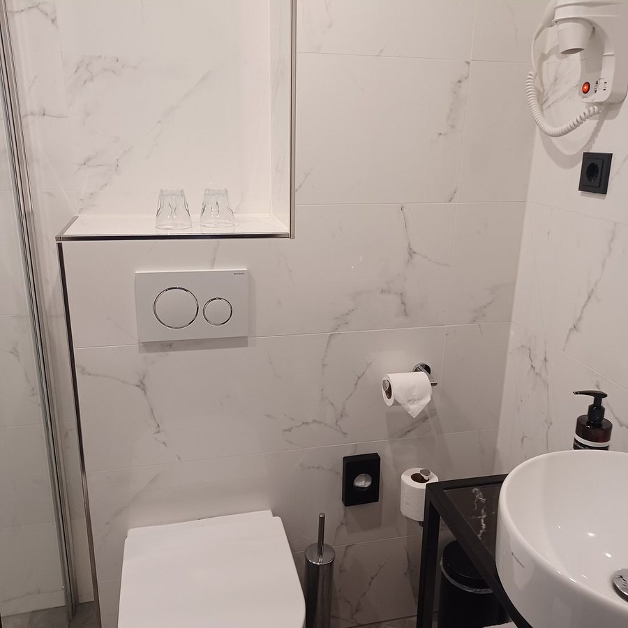 Huygens Place — Bathroom