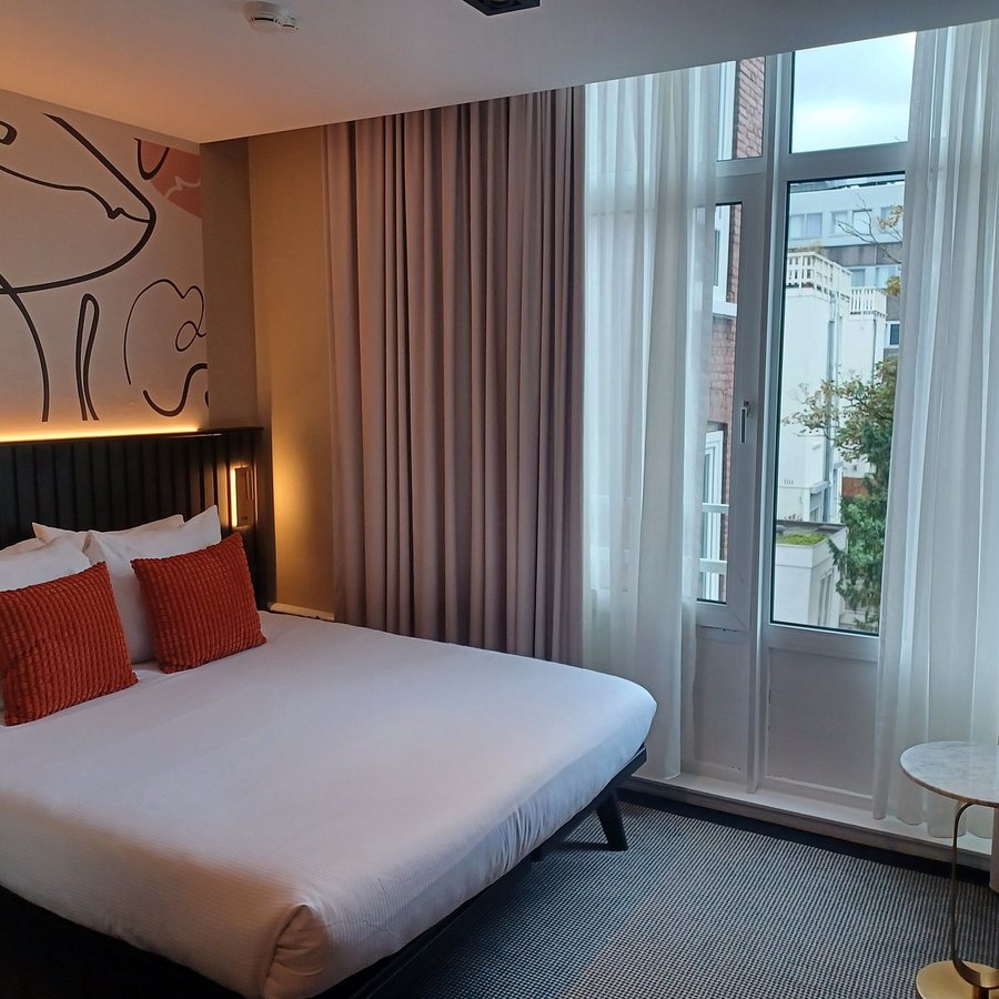 Huygens Place — Guest room