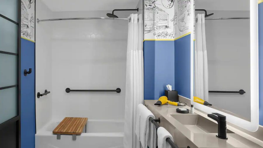 Hyatt Centric Beale Street Memphis — Bathroom