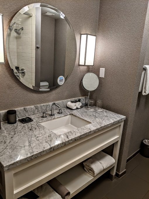 Hyatt Centric French Quarter New Orleans — Bathroom