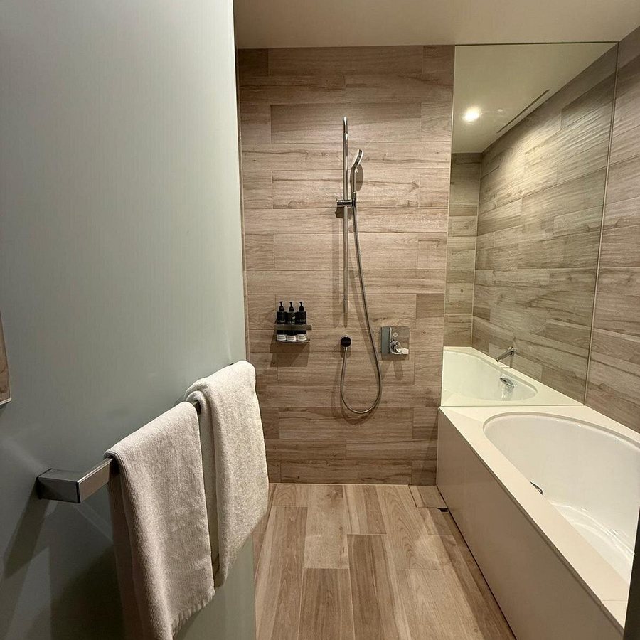Hyatt Centric Ginza Tokyo — Bathroom