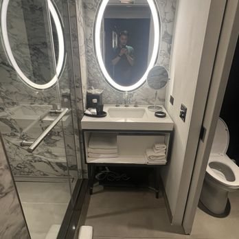 Hyatt Centric Midtown 5th Avenue New York — Bathroom