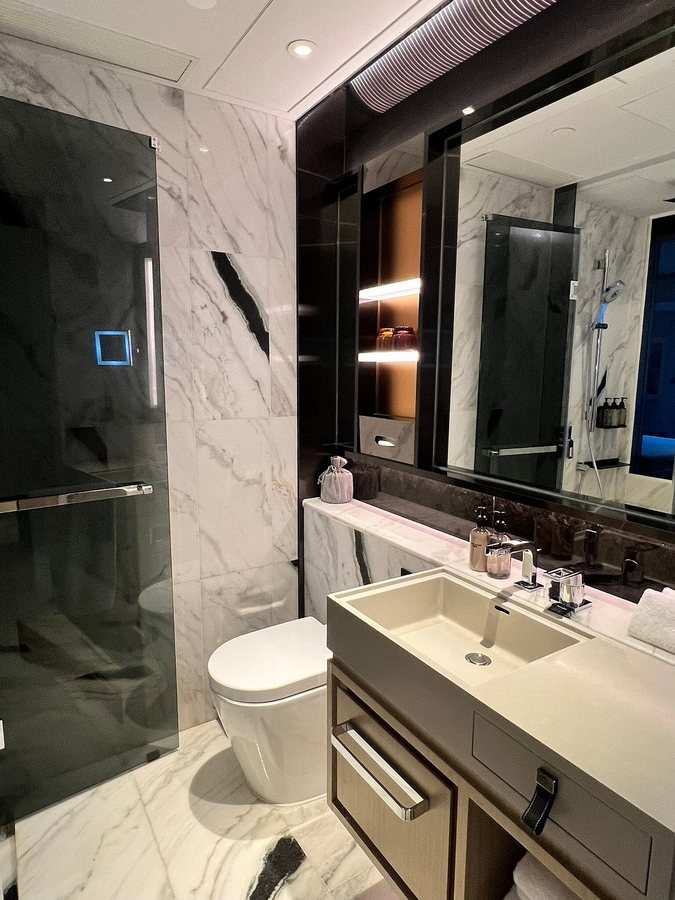 Hyatt Centric Victoria Harbour Hong Kong — Bathroom
