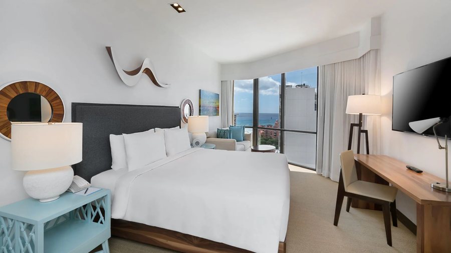 Hyatt Centric Waikiki Beach — Guest room