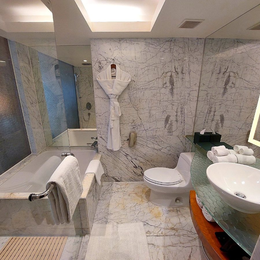 Hyatt Delhi Residences Aerocity — Bathroom
