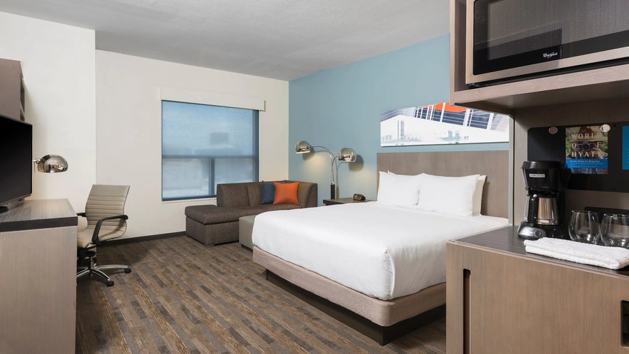 Hyatt House Austin Downtown — Guest room