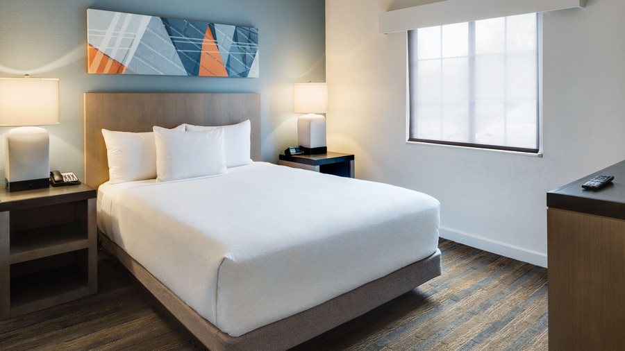 Hyatt House Boston Waltham — Guest room