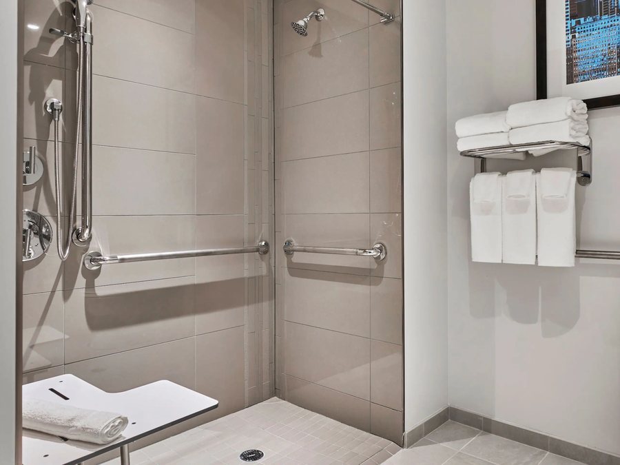 Hyatt House Chicago Medical University District Chicago Illinois — Bathroom