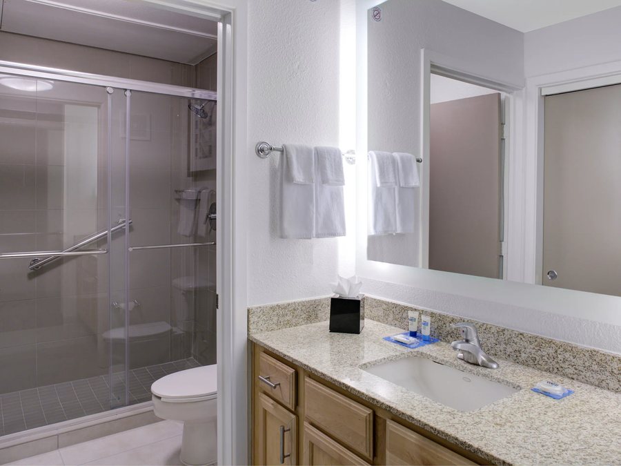 Hyatt House Dallas Addison — Bathroom