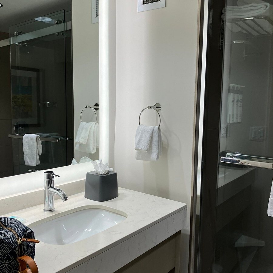Hyatt House Davis — Bathroom