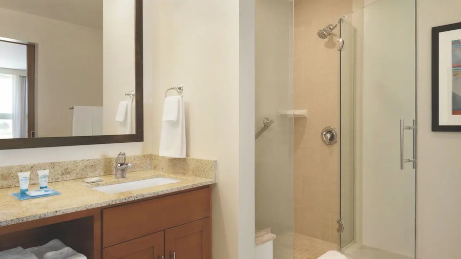 Hyatt House Denver Airport — Bathroom
