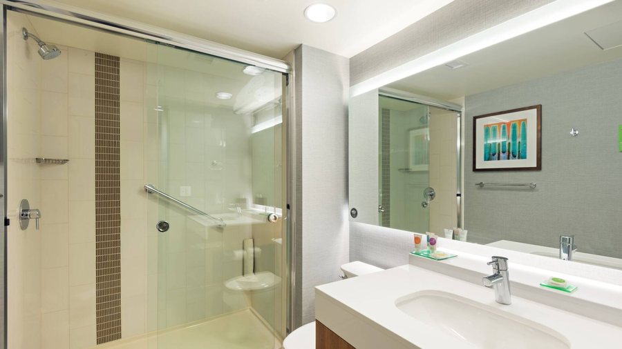 Hyatt House Denver Downtown — Bathroom