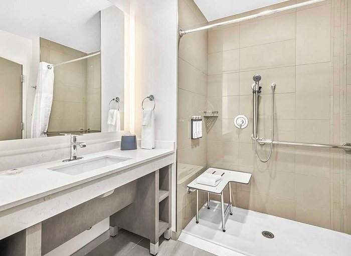 Hyatt House Houston West Energy Corridor — Bathroom