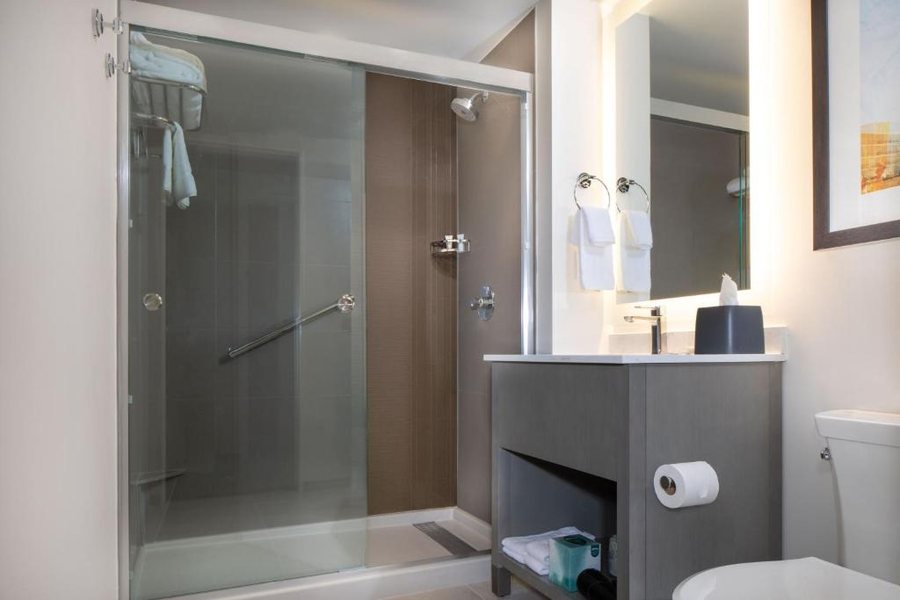 Hyatt House Lewes Rehoboth Beach — Bathroom