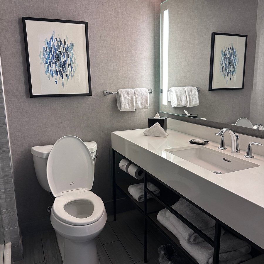 Hyatt House Louisville East — Bathroom