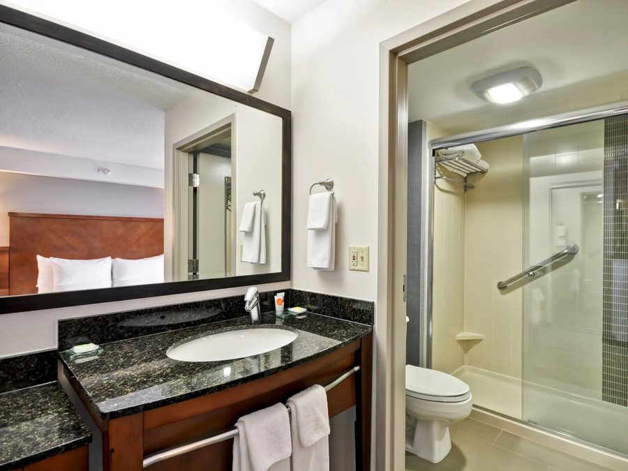 Hyatt House Minot — Bathroom