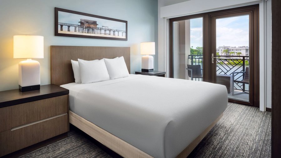 Hyatt House Naples 5th Avenue — Guest room