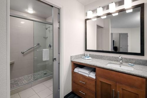 Hyatt House North Scottsdale — Bathroom
