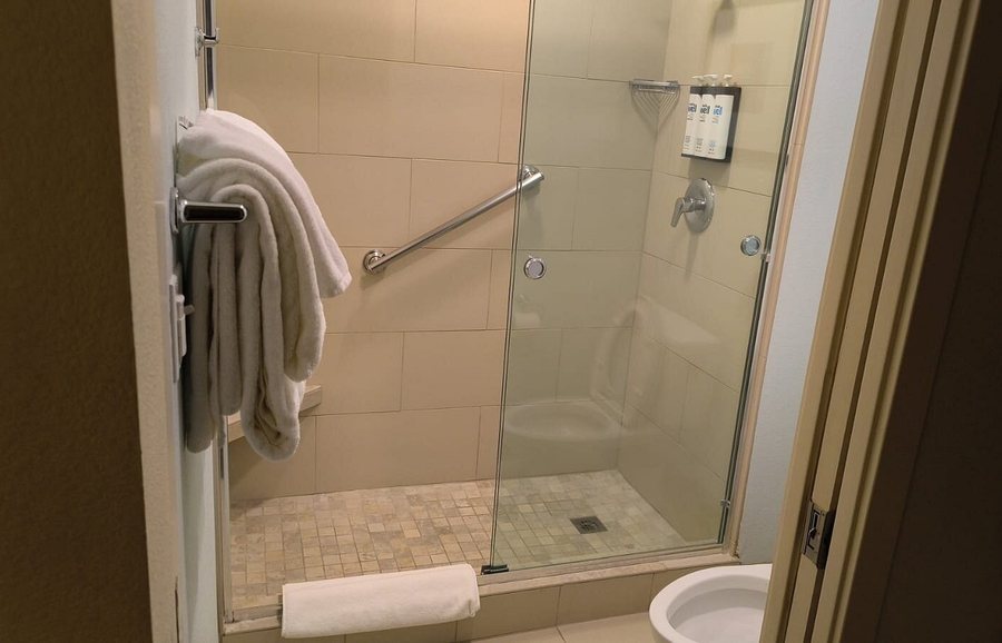 Hyatt House Pleasanton — Bathroom