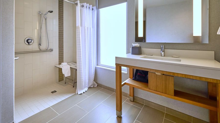 Hyatt House Portland Downtown — Bathroom