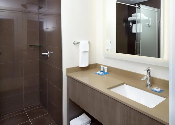 Hyatt House Raleigh North Hills — Bathroom