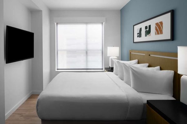 Hyatt House Raleigh North Hills — Guest room