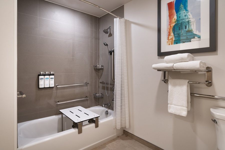 Hyatt House Rochester Mayo Clinic Area — Bathroom