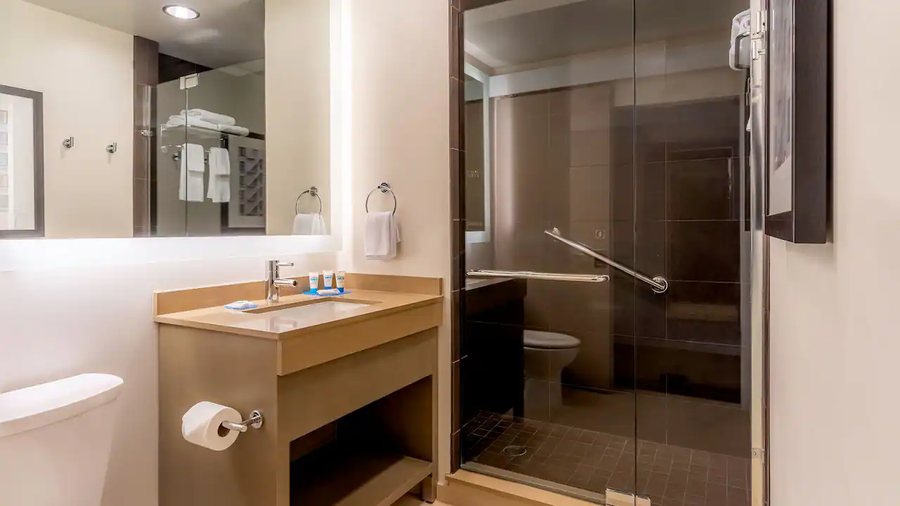 Hyatt House Salt Lake City Downtown — Bathroom