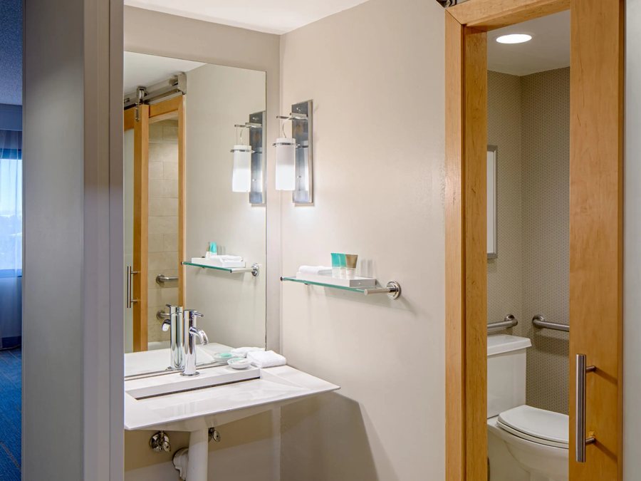 Hyatt House Santa Clara — Bathroom