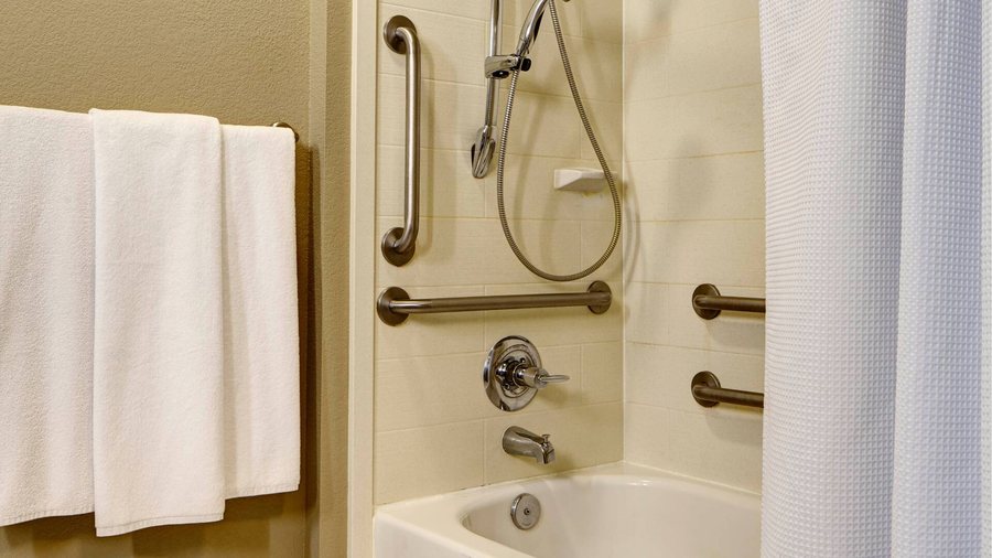 Hyatt House Seattle Redmond — Bathroom
