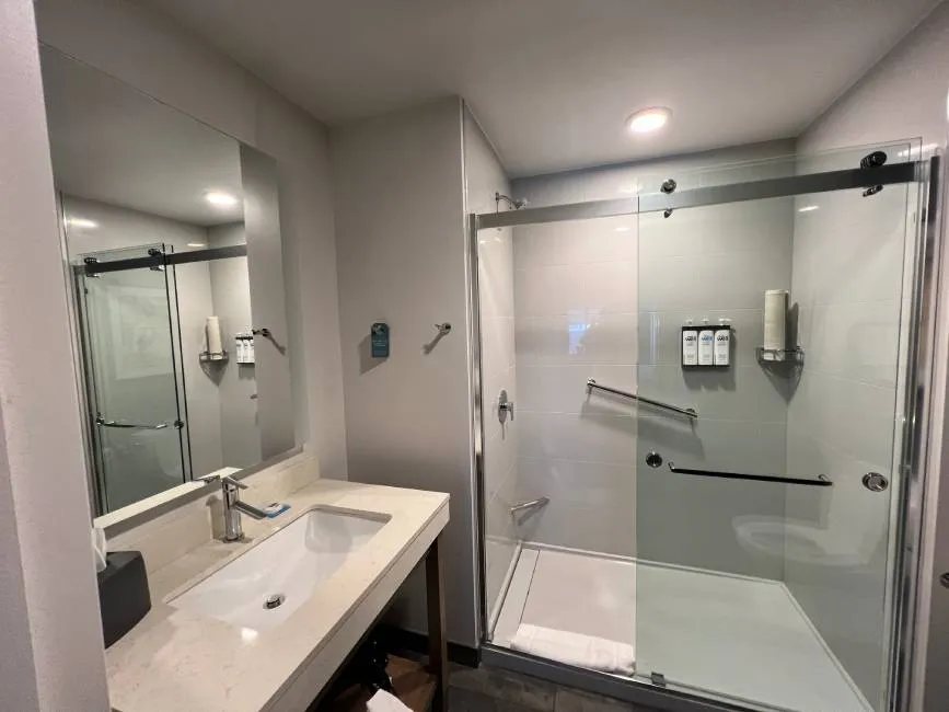 Hyatt House Tampa Downtown — Bathroom