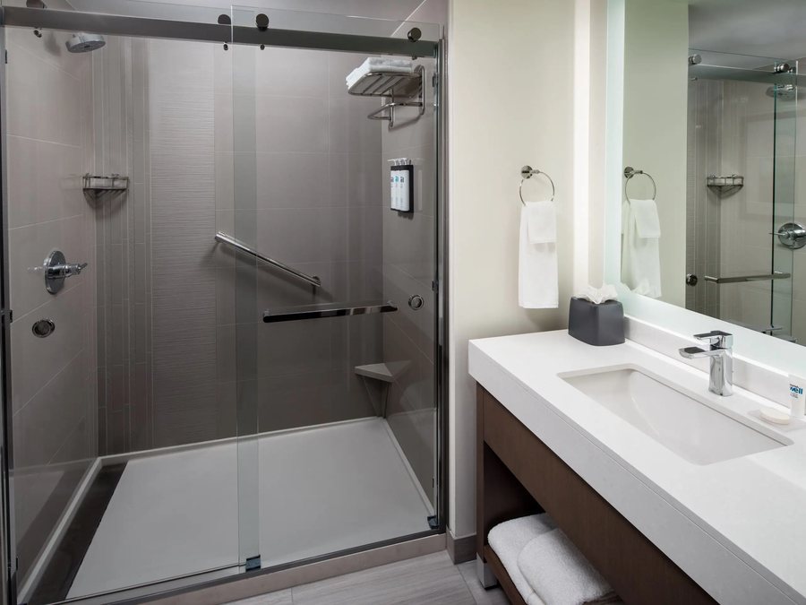 Hyatt House Vacaville — Bathroom