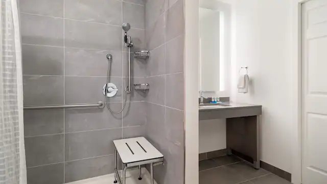 Hyatt House White Plains — Bathroom