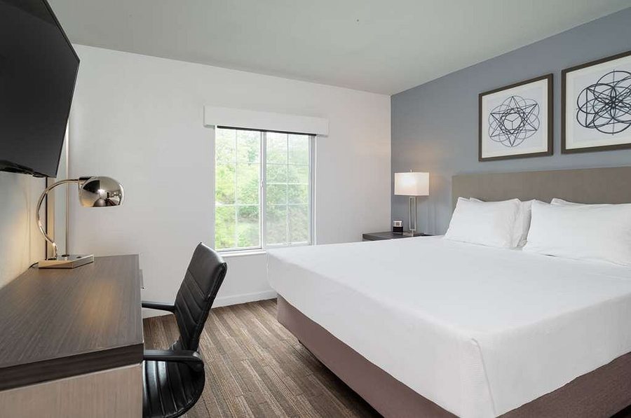 Hyatt House White Plains — Guest room