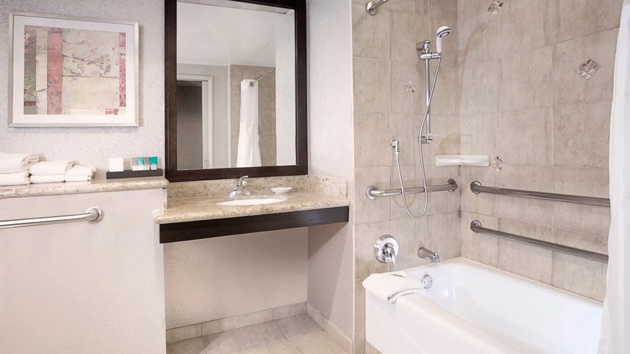 Hyatt Palm Springs — Bathroom