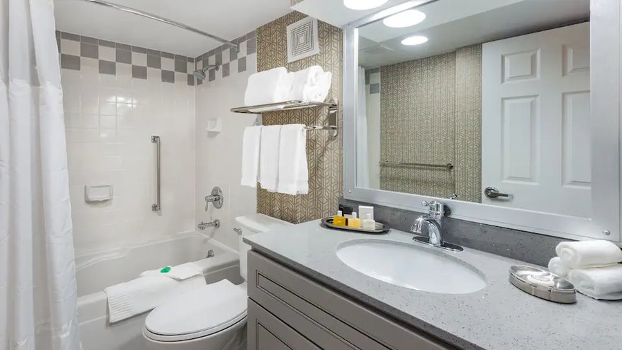 Hyatt Place Allentown Lehigh Valley — Bathroom