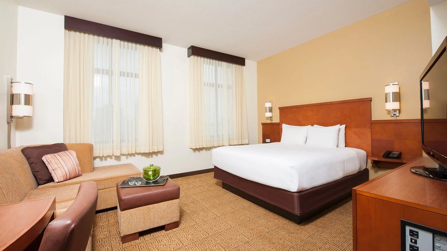 Hyatt Place Altoona Des Moines — Guest room