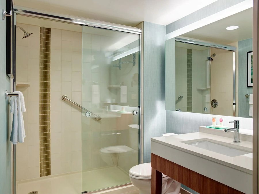 Hyatt Place Arlington Courthouse Plaza — Bathroom