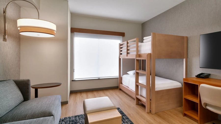 Hyatt Place at Anaheim Resort Convention Center — Guest room