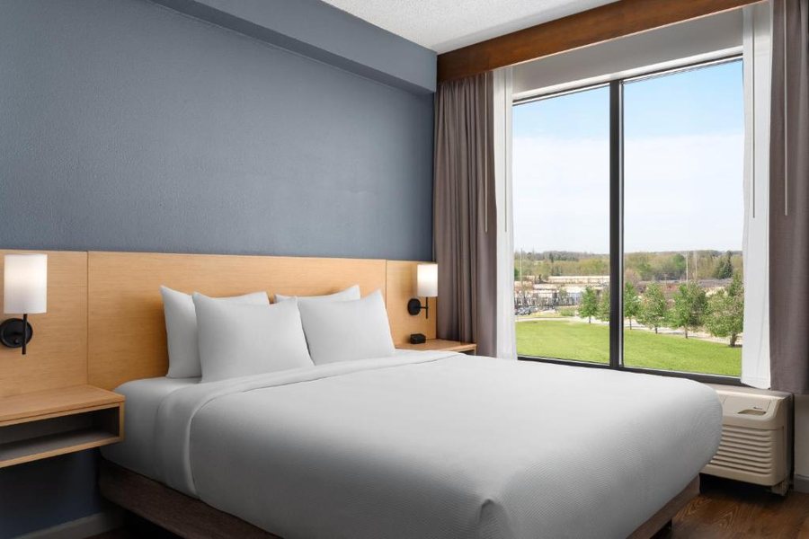 Hyatt Place Atlanta Airport North — Guest room