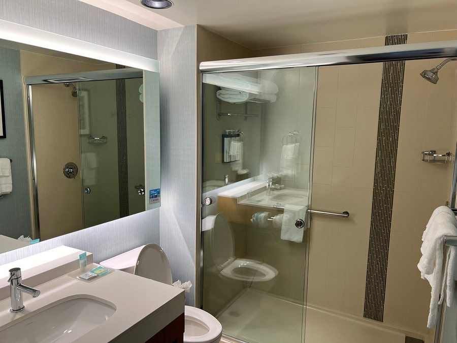 Hyatt Place Atlanta Centennial Park — Bathroom
