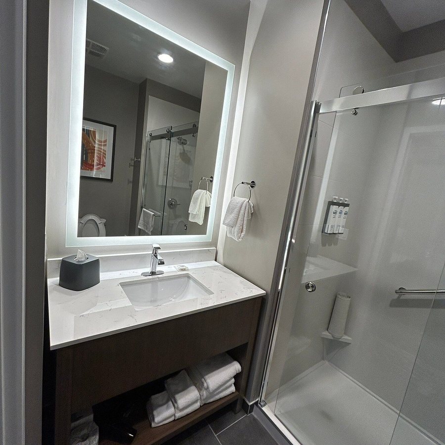 Hyatt Place Baltimore Bwi Airport — Bathroom