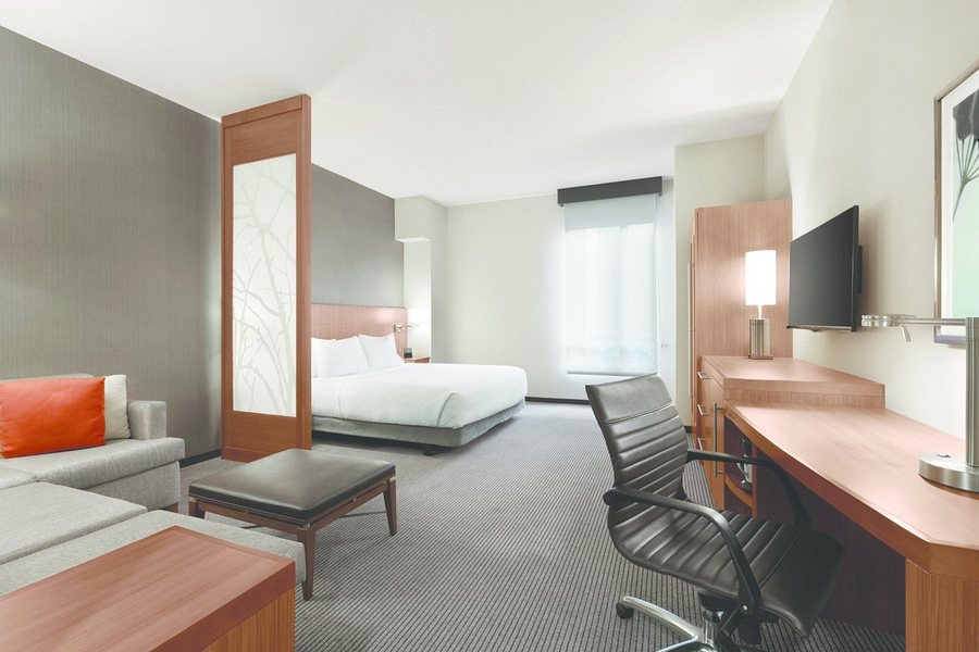 Hyatt Place Baltimore Inner Harbor — Guest room