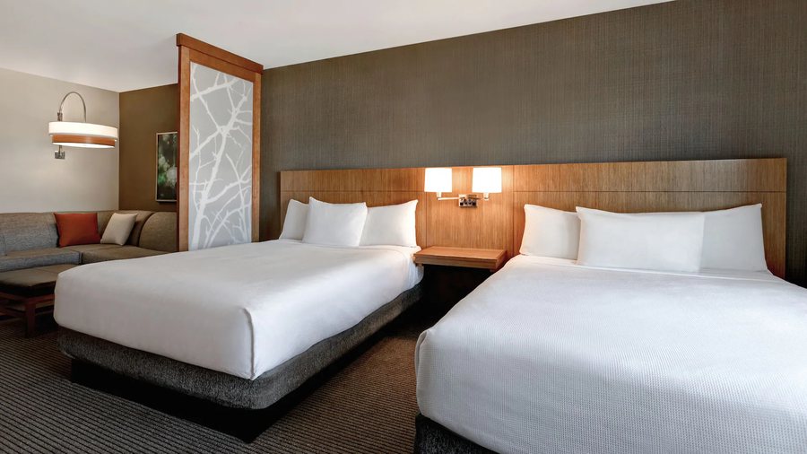 Hyatt Place Bloomington Normal — Guest room