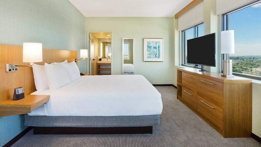 Hyatt Place Boca Raton Downtown — Guest room