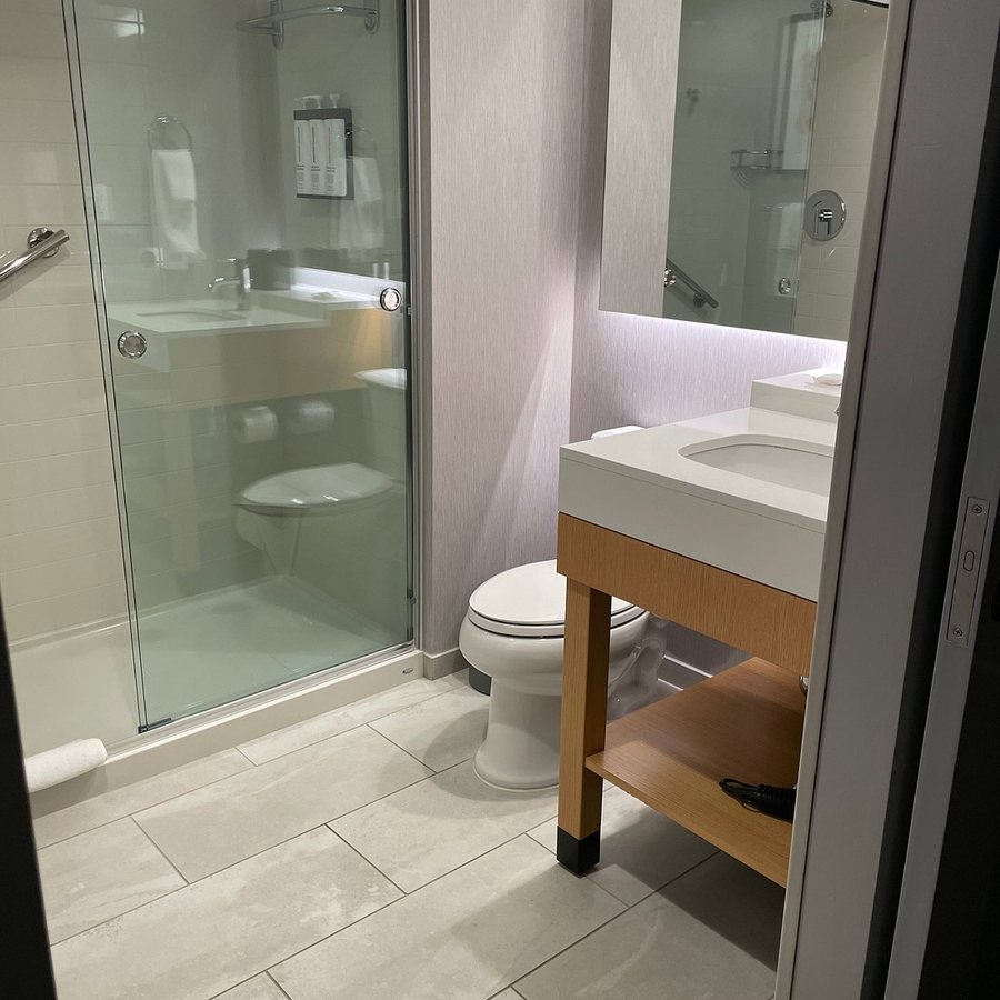 Hyatt Place Boston Seaport District — Bathroom