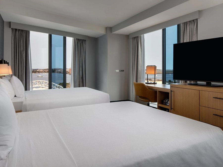 Hyatt Place Boston Seaport District — Guest room