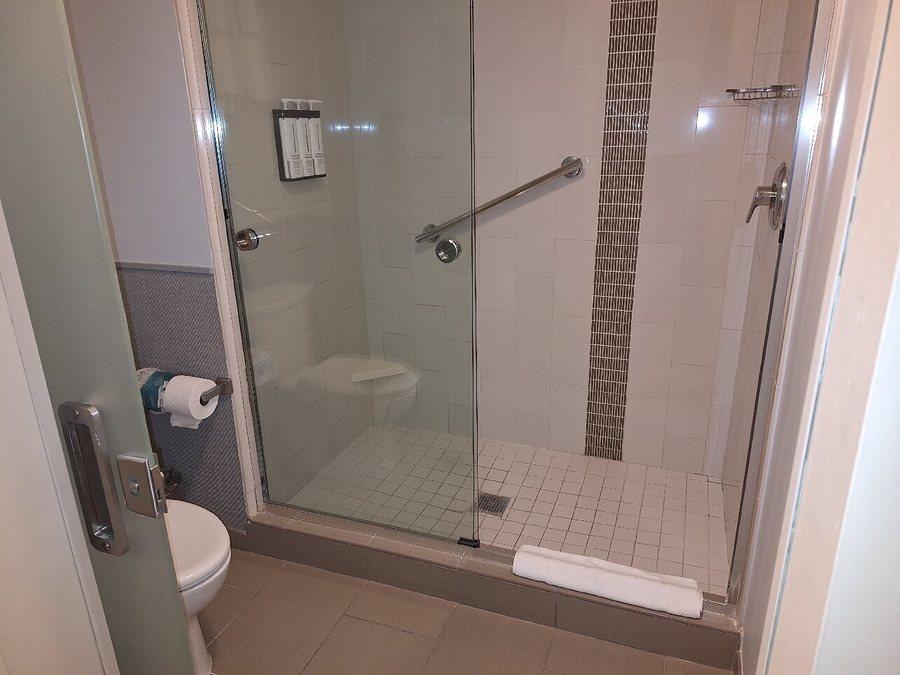 Hyatt Place Boulder Pearl Street — Bathroom